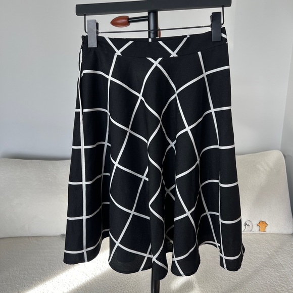 WITH SONG Black & White Grid Pattern A-Line Skirt, Size 155/62A - Picture 2 of 4